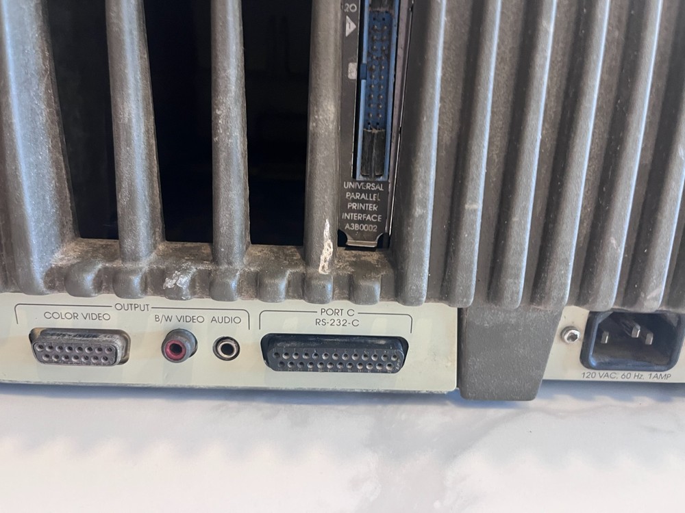 Apple III Computer 256k - Powers On - For Repair - Missing One Key