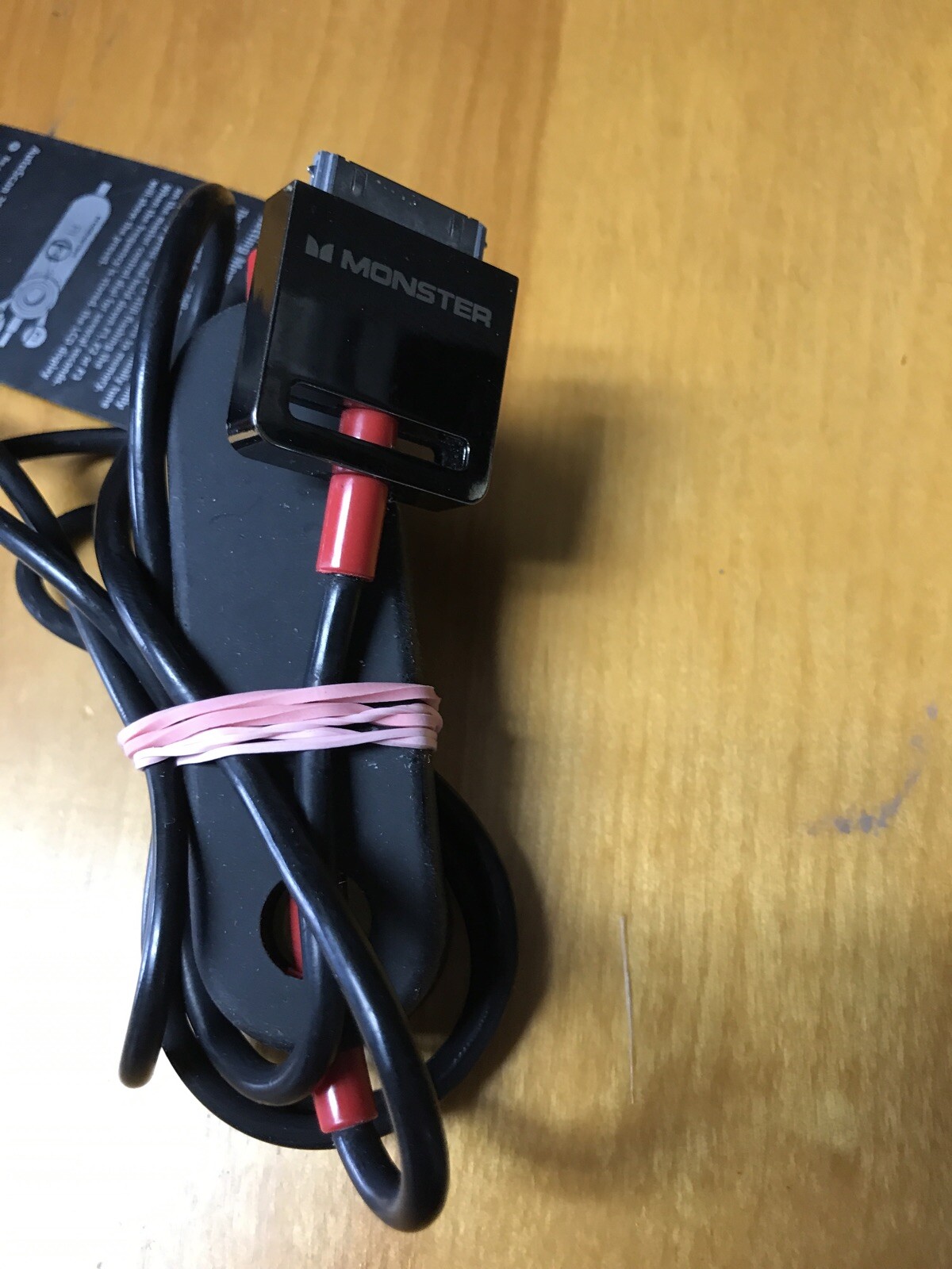 MONSTER 800 iCAR PLAY WIRELESS FOR iPOD OR iPHONE ON YOUR CAR'S FM RADIO