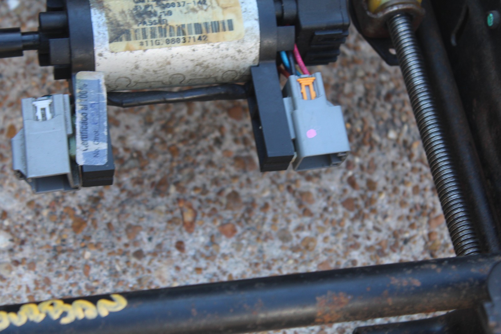 07-14 CHEVY TAHOE SUBURBAN YUKON DRIVER LEFT 2 PLUG POWER SEAT TRACK TAN TRIM