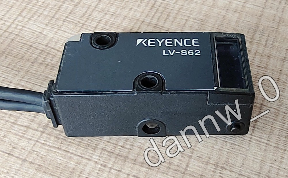 New In Box Keyence LV-S62 Laser Sensor