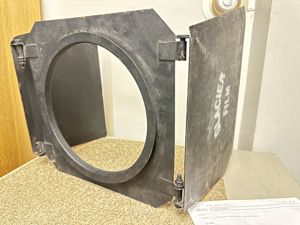 Barn door for lighting (9.5") 2-doors