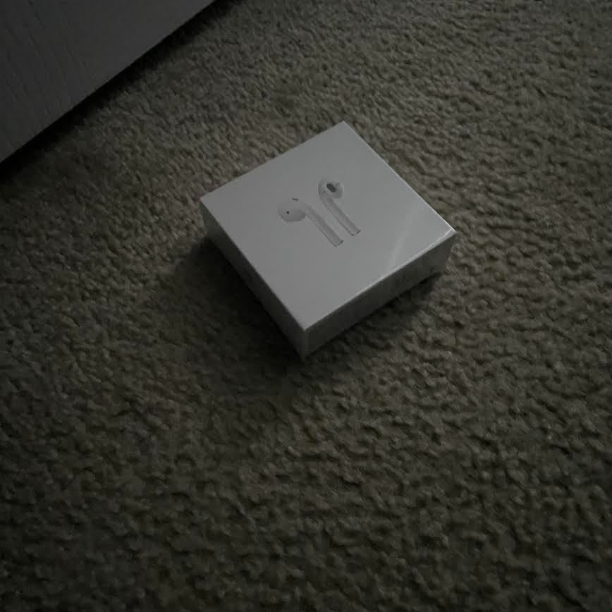 Apple AirPods 2nd Generation with Charging Case - White High Quality Alternative