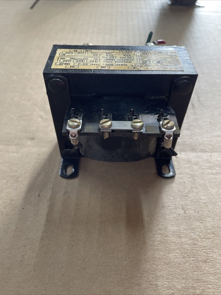 SCHNEIDER ELECTRIC 9070 EO2