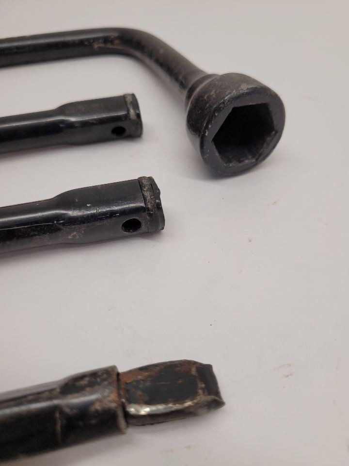 2012 CADILLAC ESCALADE Jack