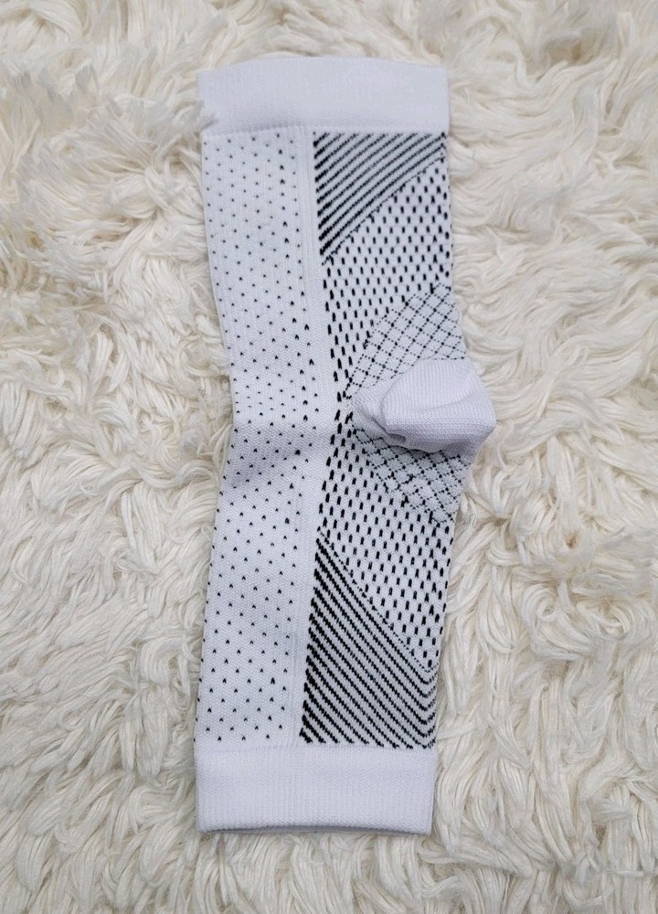 Sooth Relieve Compression Socks 3 Pairs White Size Medium Open Toe Stretch NEW C