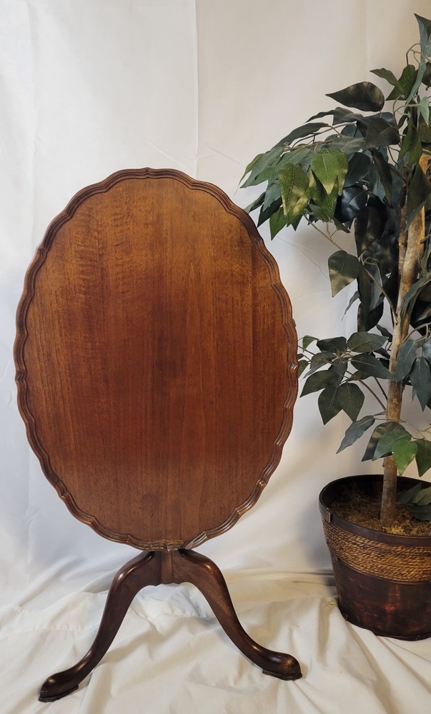 Antique Pie Crust Tilt Top Table Cherry / Mahogany Side Table