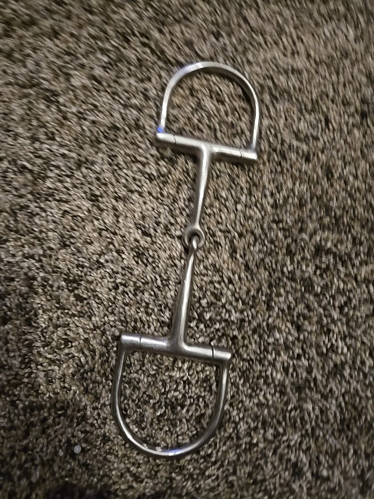 d ring snaffle bit