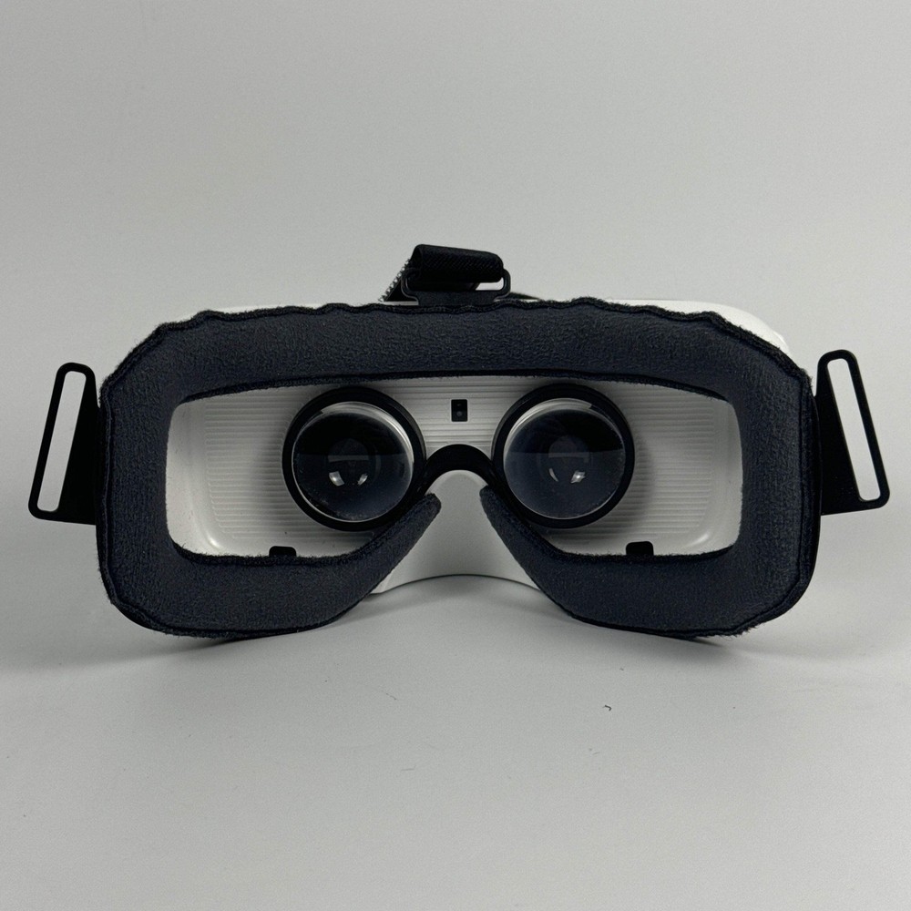 Samsung Oculus Gear VR Virtual Reality Headset SM-R322