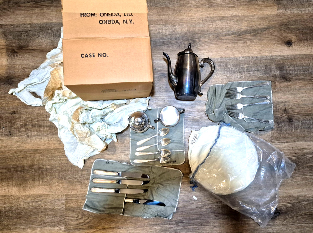 Vintage Oneida Silversmiths Coffee or Tea Pot Creamer & Sugar Flatware Excellent