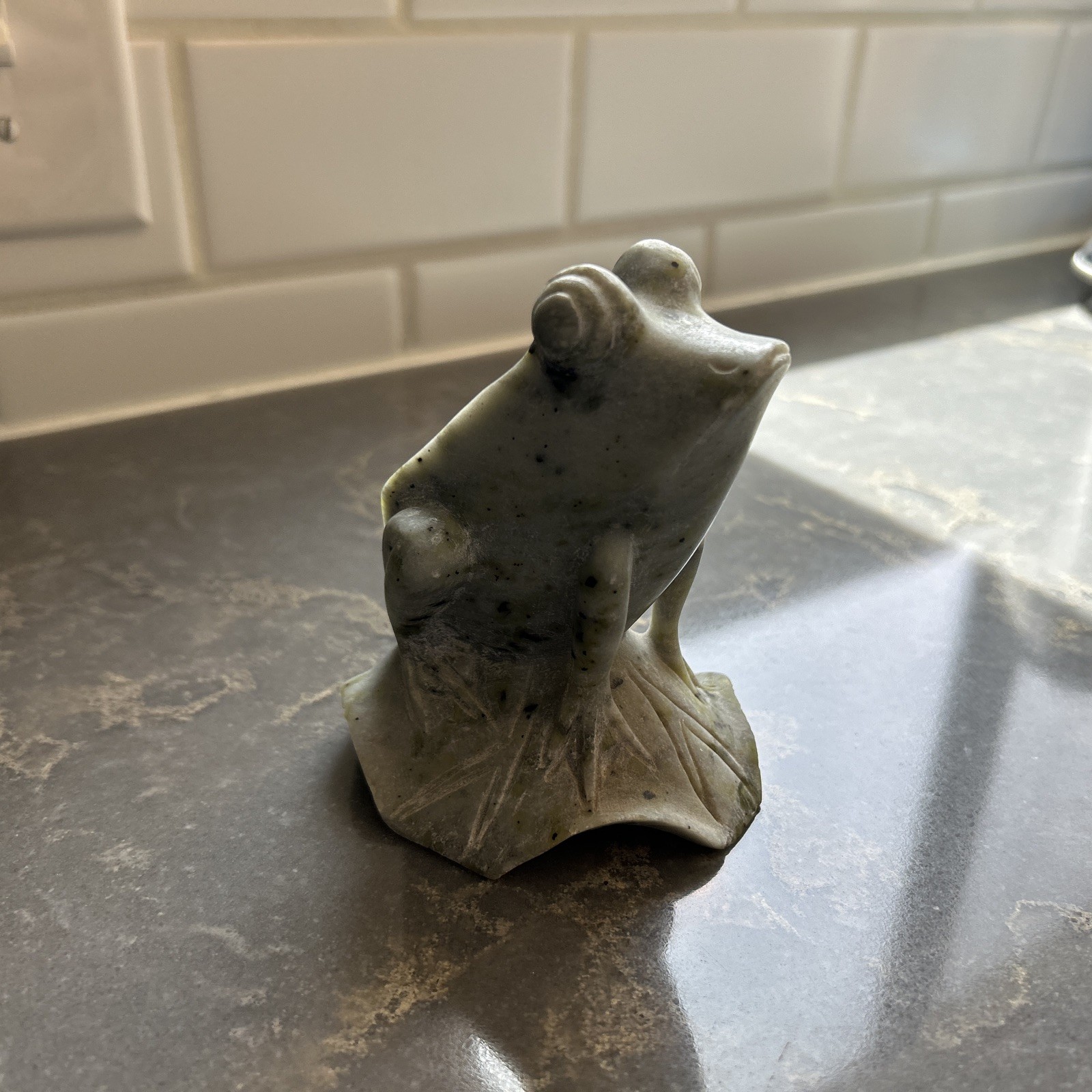 Chinese Hand Carved Nephrite Jade Frog Sculpture Figurine Mid Century 1960s Vtg