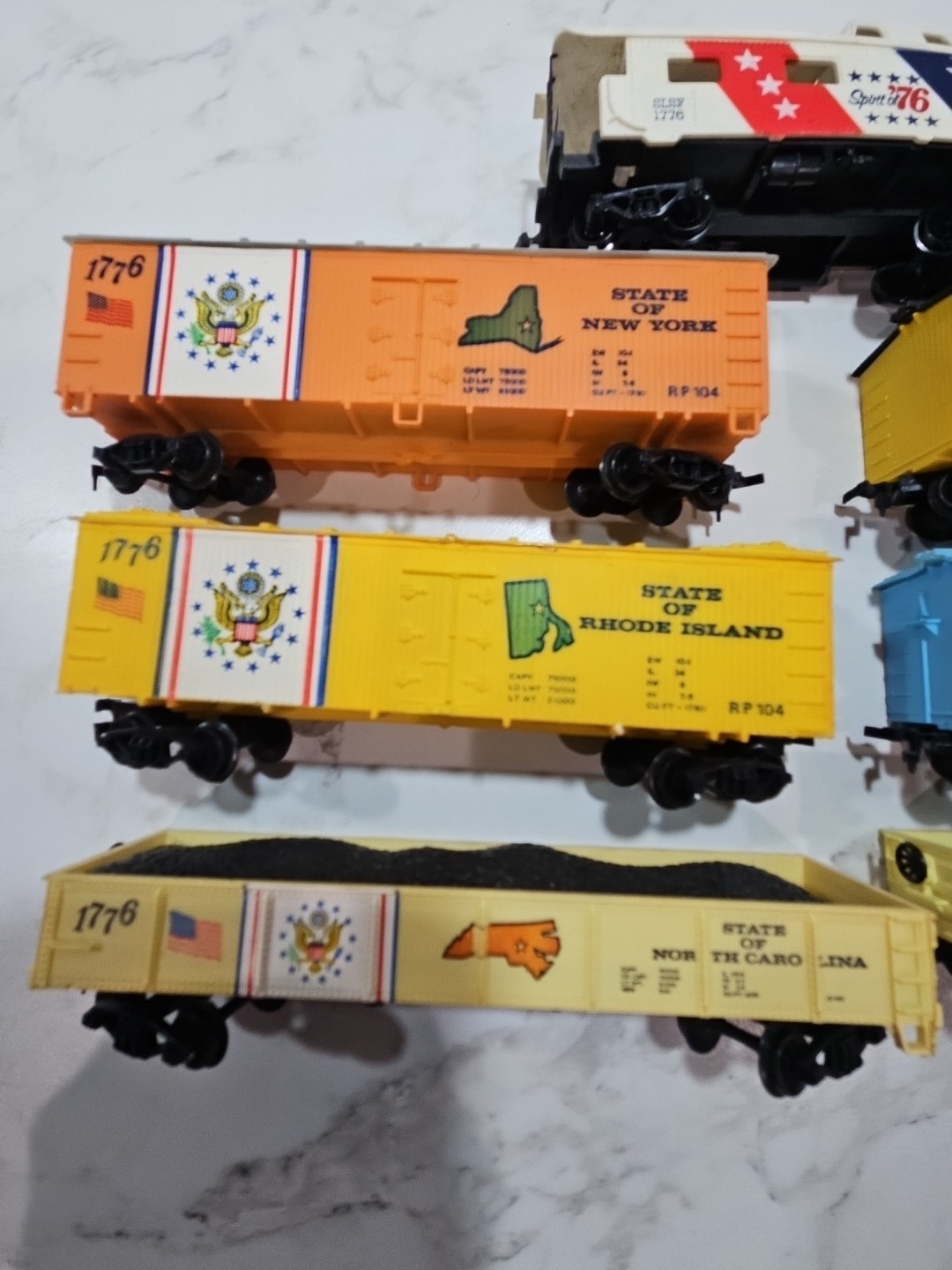 ho train cars lot used, Spirit of 1776 train cars, 6 total and caboose