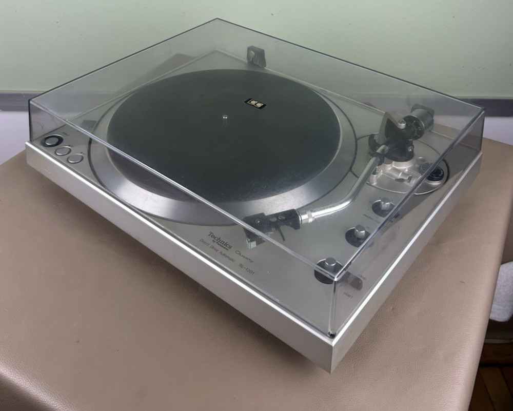TECHNICS SL-1301 STEREO TURNTABLE