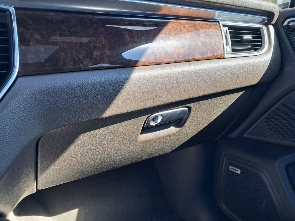 MACAN     2015 Glove Box 4853152