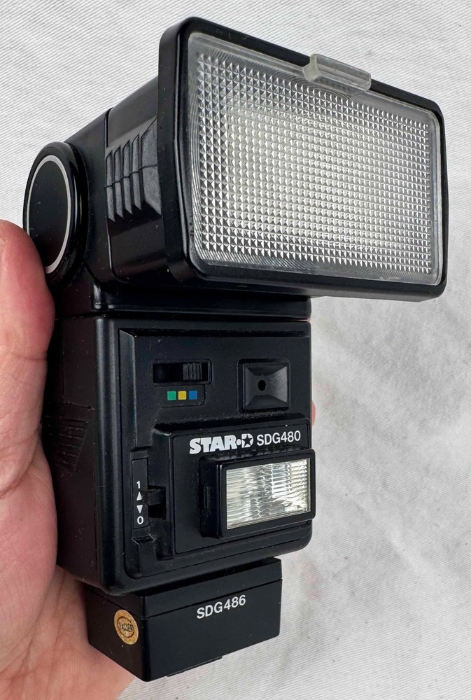 STAR-D SDG-480 camera flash with case. Tested and works.
