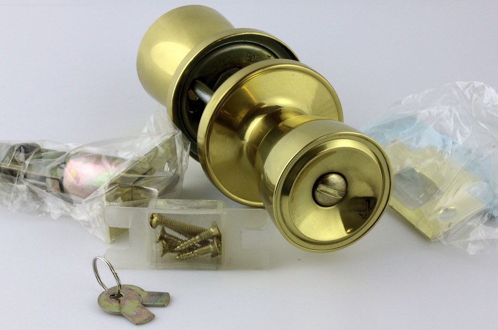 Contractor Class Solid Brass Bed And Bath Locking Door Knob Set GHI-GA300093