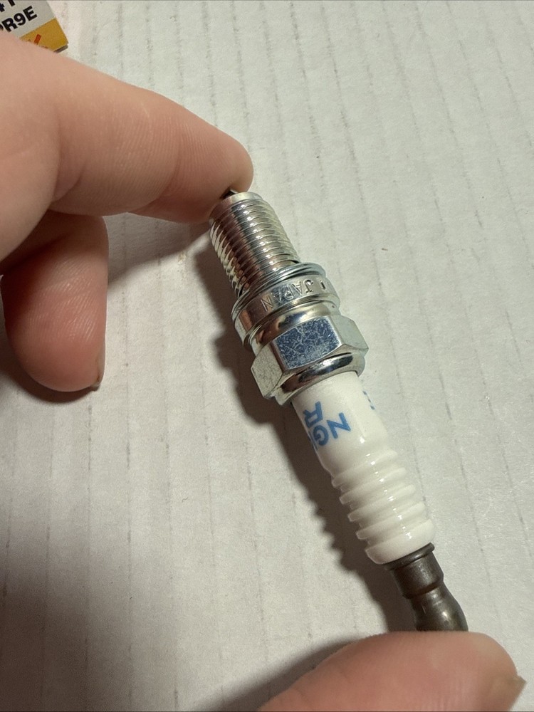 NGK - Standard Spark Plug (DCPR9E) 2641