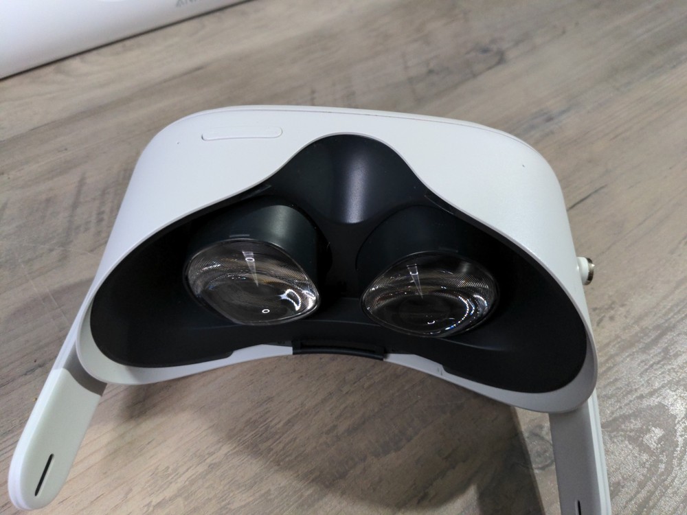 Oculus Meta Quest 2 VR Headset 128GB + Controller Pair + Anker Charger