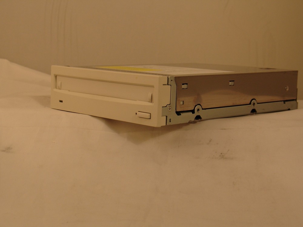 Plasmon MOD910i Internal SCSI MO Drive 9.1GB MOD910