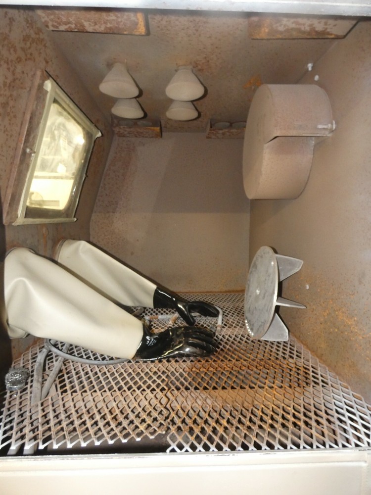 N-200 PRODUCTION SIPHON Sand Blasting Cabinet