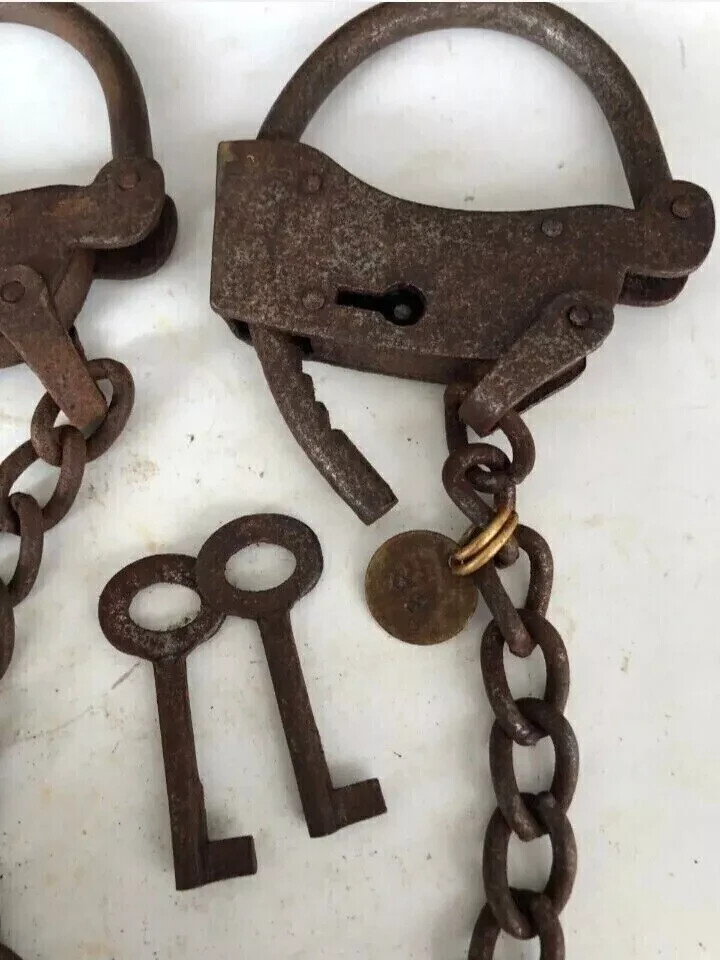 Antique Prison Handcuffs Iron Rust Adjustable Cuffs with Chain & Key