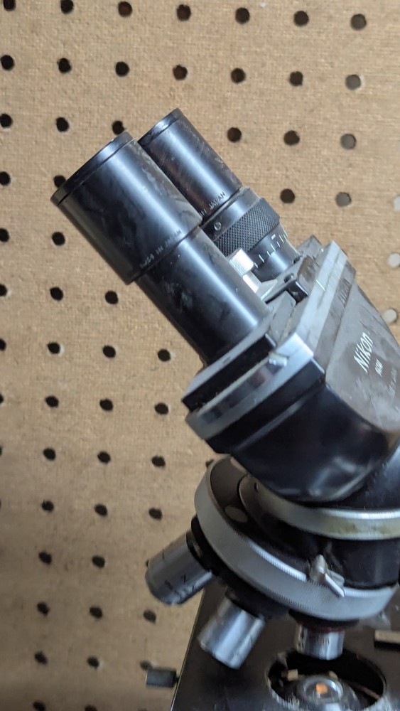 *Untested* Nikon S Microscope With Transformer And Objectives - Powers On L-KE?