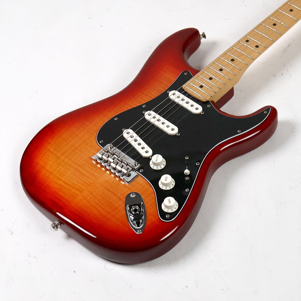 Fender Player Stratocaster Plus Top Maple Fingerboard Aged Cherry Burst Made in