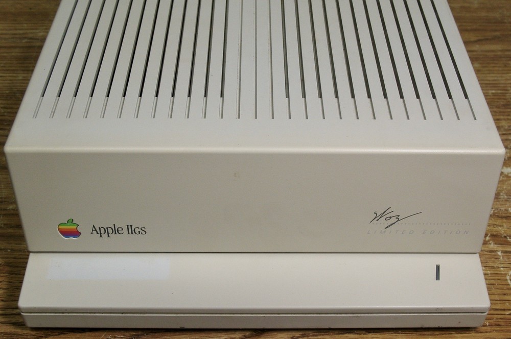Apple IIGS Woz Edition Computer (A2S6000)