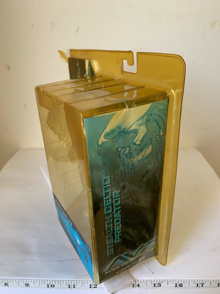 1McFarlane 2004 AVP Alien vs Predator Exclusive Stealth "CELTIC PREDATOR" Figure