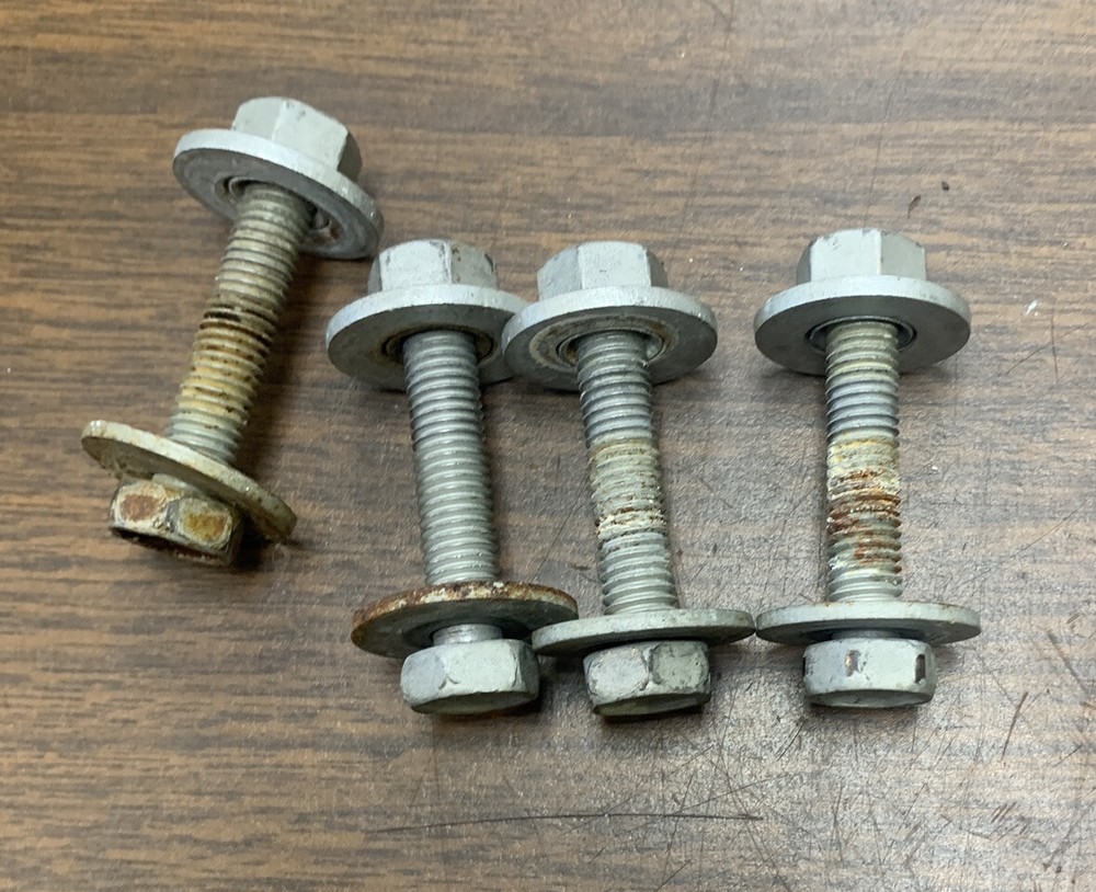 2011 chevy traverse gear shift bolts