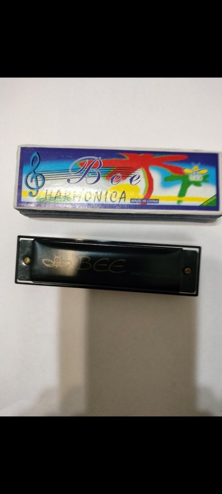 LIP HARMONICA SMALL POCKET SIZE LIGHT WEIGHT COMFORTABLE NEW IN BOX.