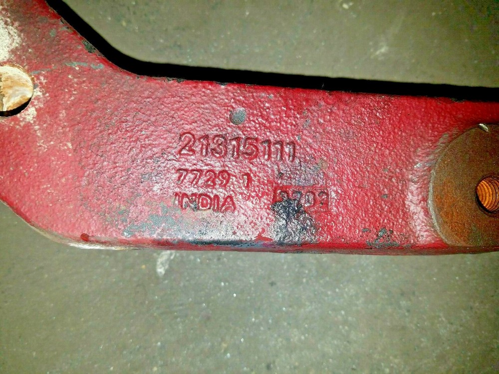 VOLVO D11 FRONT ENGINE MOUNT 21315111