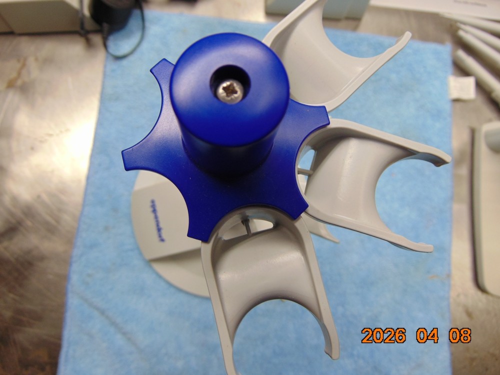 (1) Eppendorf Pipette stand 3 place carousel