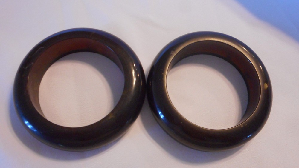 Two Bangle Bracelets Bracelet Marbled Root Beer Color Plastic Resin ? Unknown (D