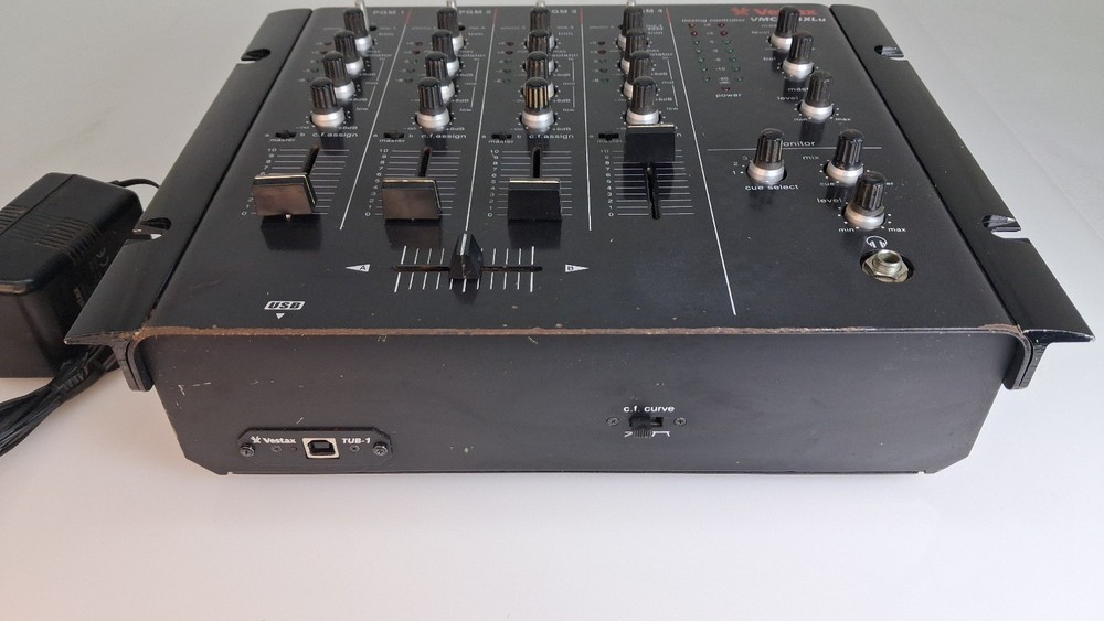Vestax VMC-004XLu DJ Mixer