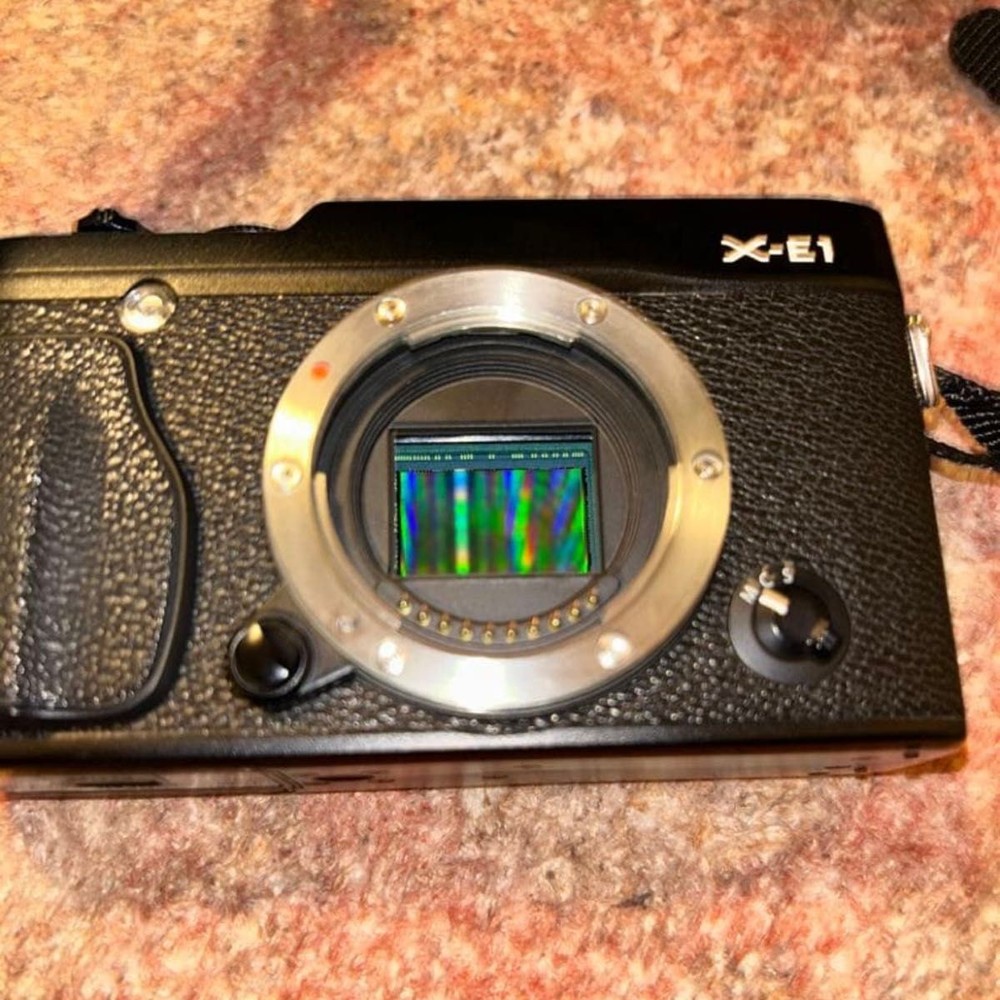 FUJIFILM X-E1 Mirrorless Camera Black