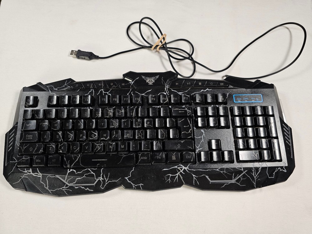 gaming keyboard with red lightning glow READ DESCRIPTION | Used