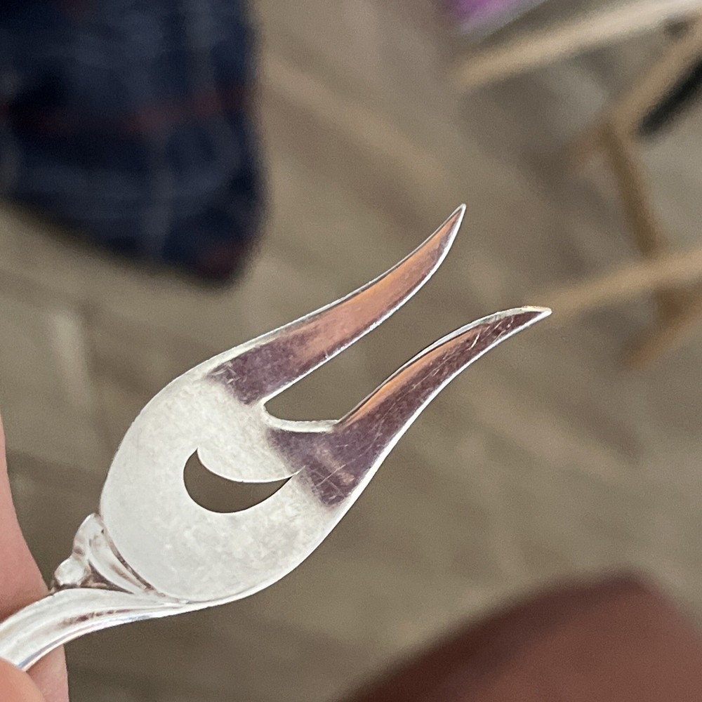 5 3/4” FLAIR Modernist Seafood Or Pickle Fork