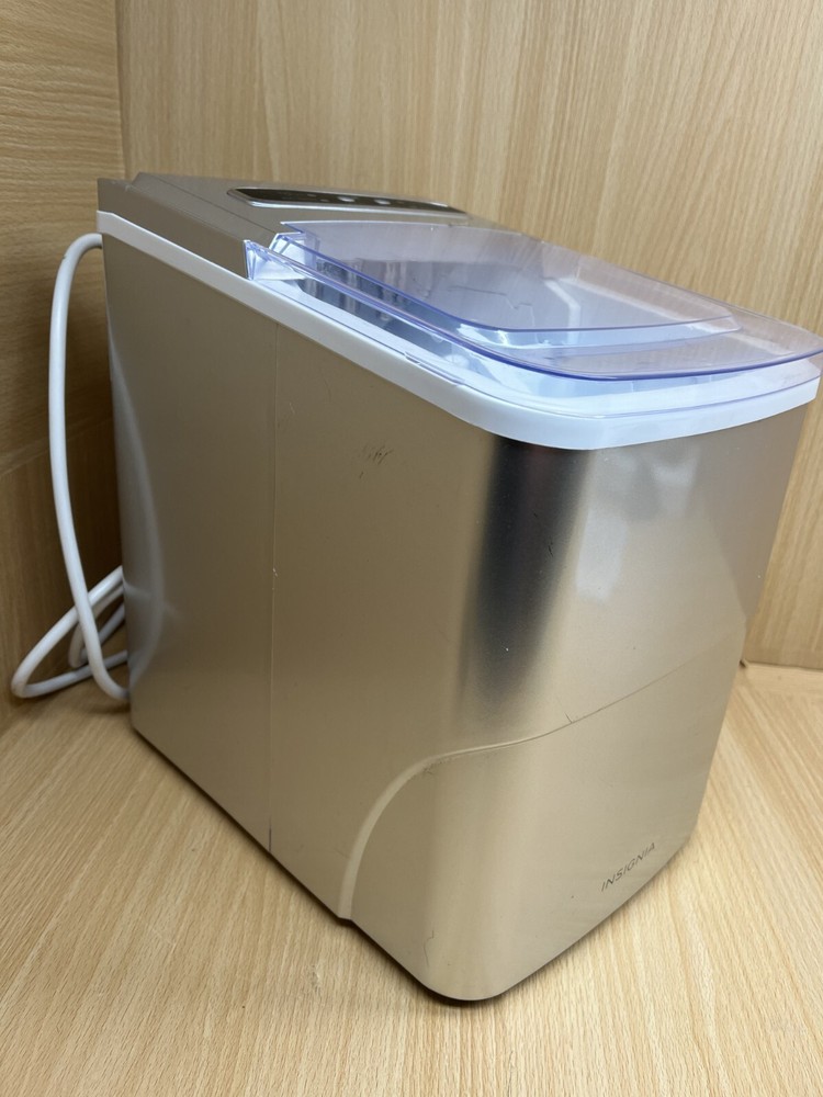Insignia™ - Portable Ice Maker with Auto Shut-Off - Silver