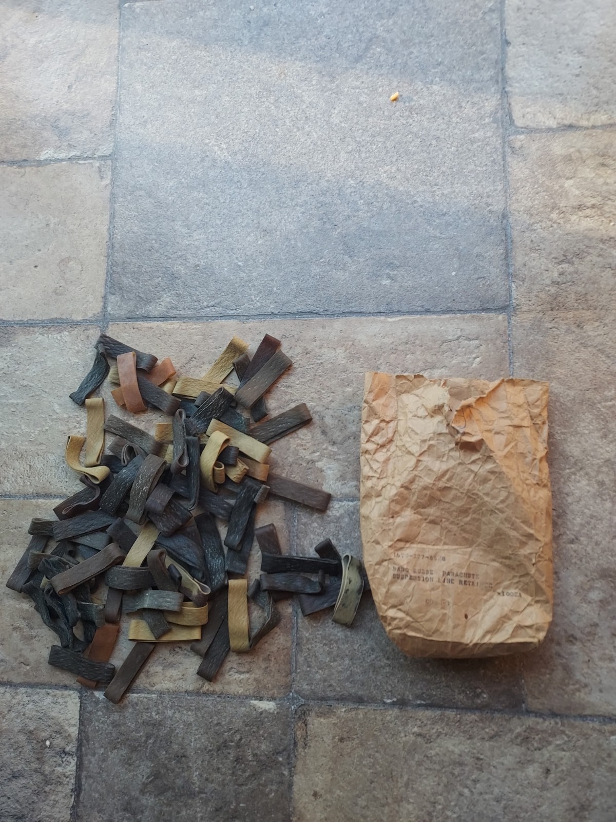 WW2 WWII / Korean War US Parachute Rubber Band Suspension Line Retainer