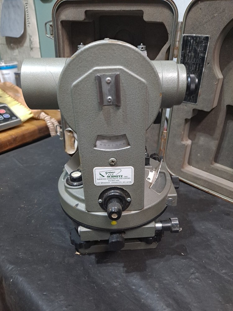 SCHNEIDER TT-700 Engineers Optical Plummet Transit with Case NICE