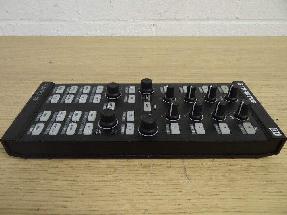 Native Instruments Traktor Kontrol X1