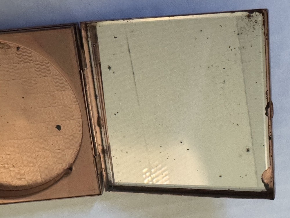 Volupte Vintage Compact (empty)