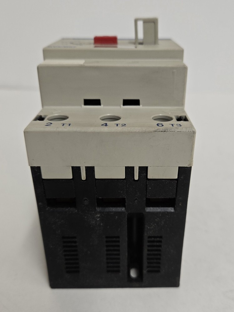 TELEMECANIQUE GV3-M07 MOTOR STARTER.