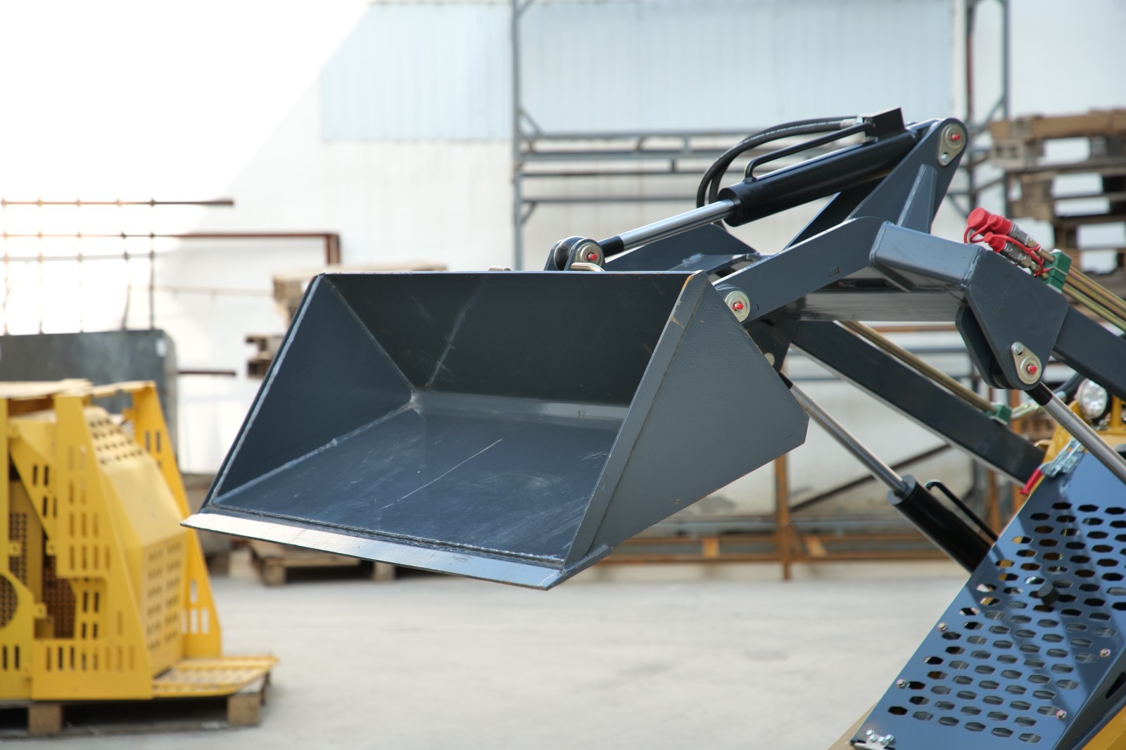 2025 Mini Skid Steer 23HP B&S Loader 3.5mph Speed For Farm EPA Petrol Engine