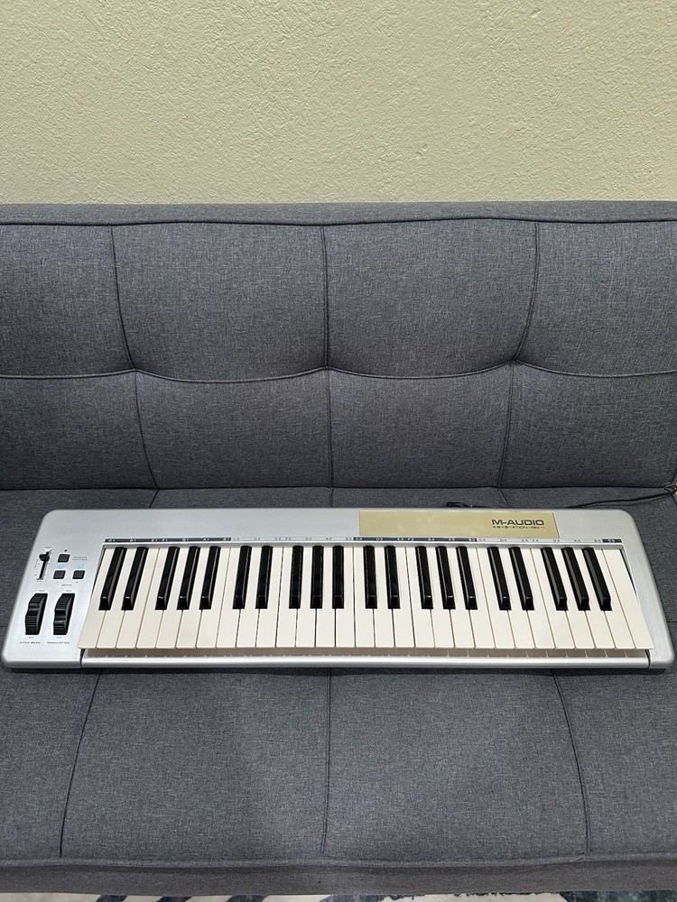 M-Audio Keystation 49e 49-Key USB MIDI Keyboard Controller Pitch Modulation