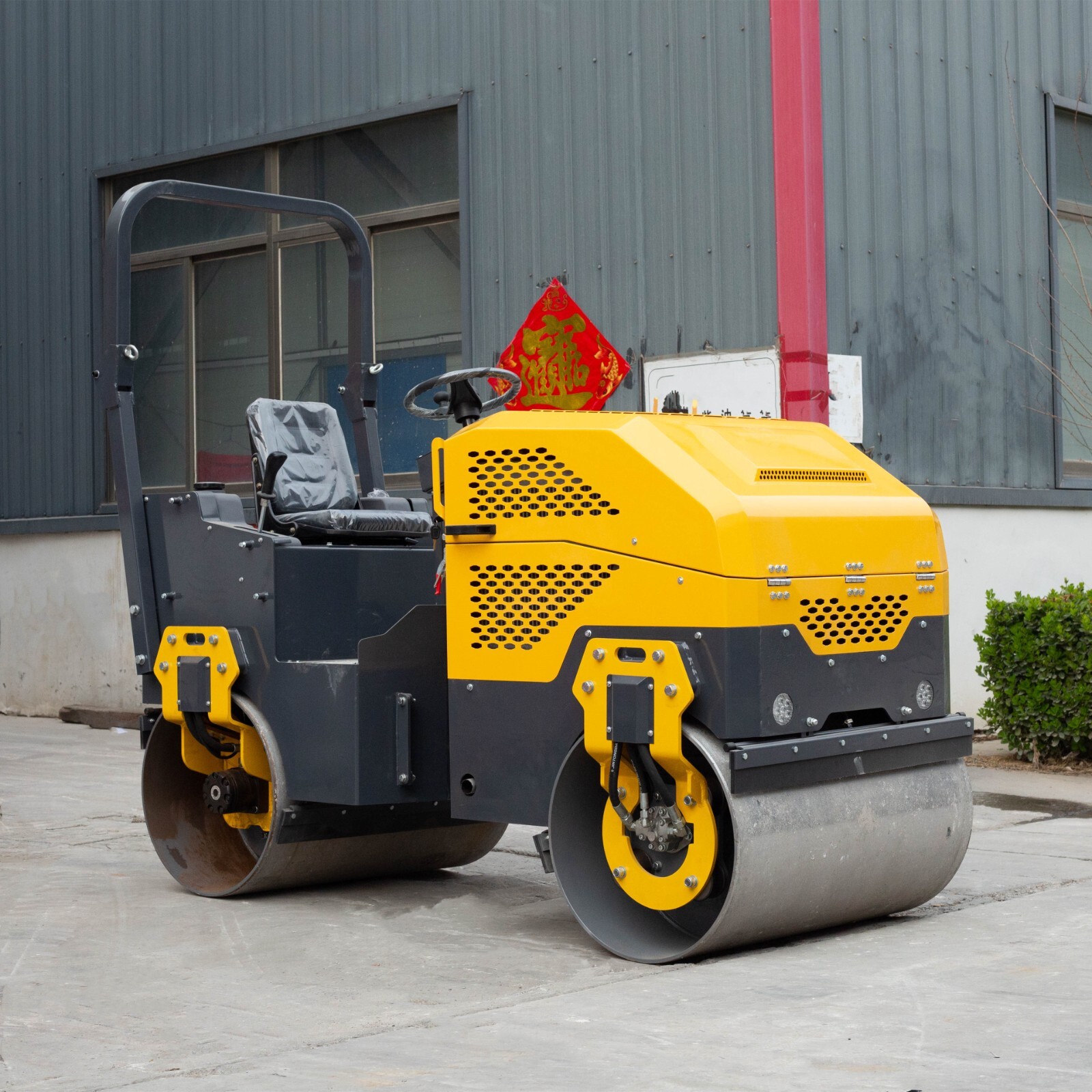 2Ton Vibrating Compaction Vibratory Roller Asphalt Ride On Mini Compactor roller