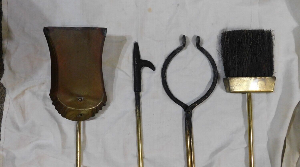 FIREPLACE TOOL SET 4 PIECE BRASS ? ORNATE BASE