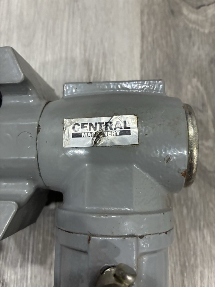 Central Machinery vise
