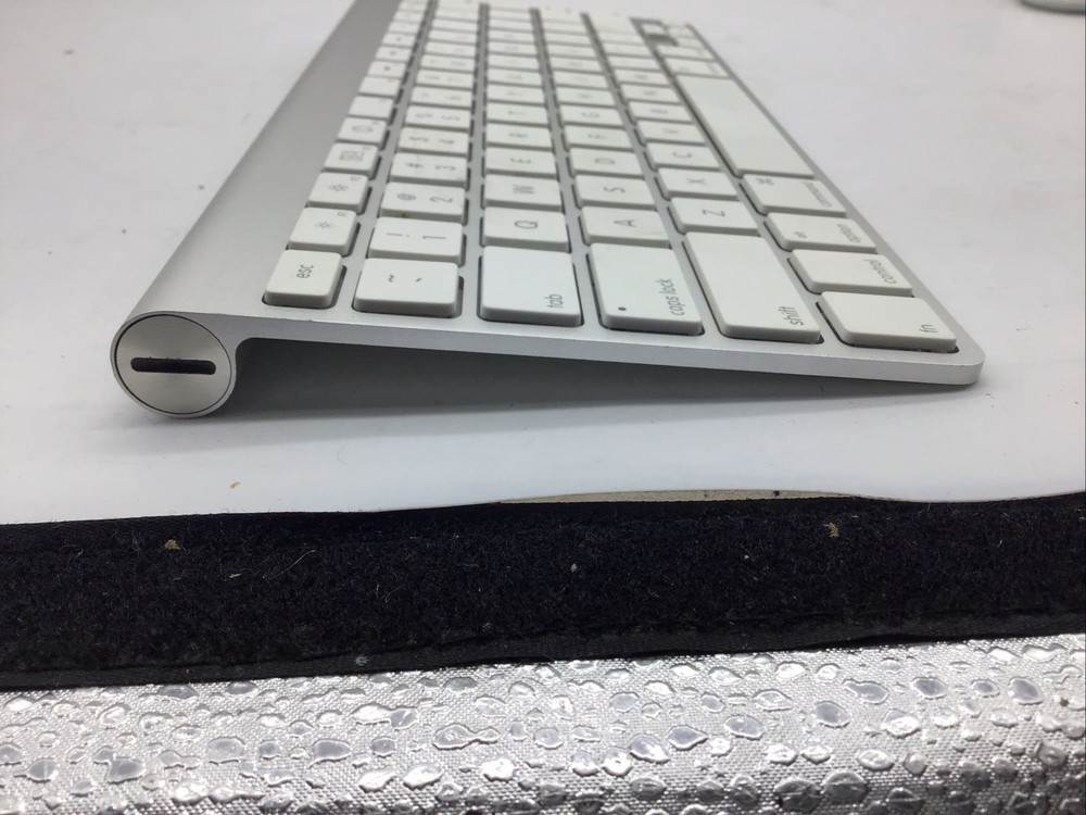 Apple A1255, A1197 Wireless Keyboard & Mouse Combo Power Tested Bluetooth Read