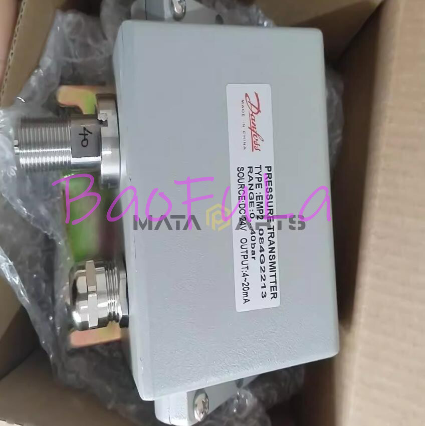 1PCS New Danfoss 084G2213 Pressure Transmitter Sensor